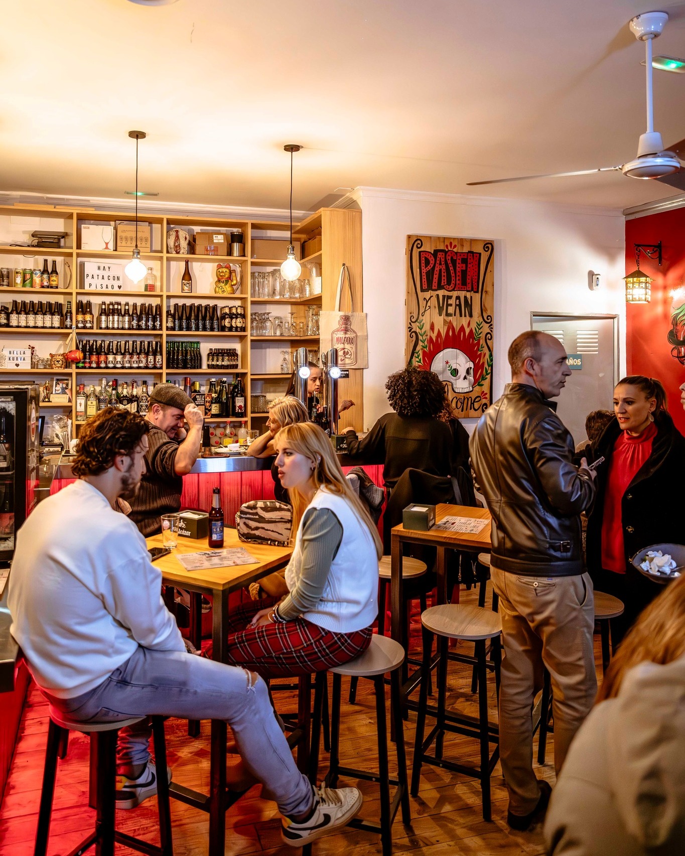 Interior del bar Bella Kurva